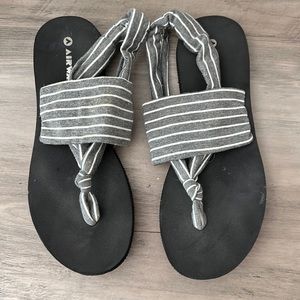 Cloth sandals